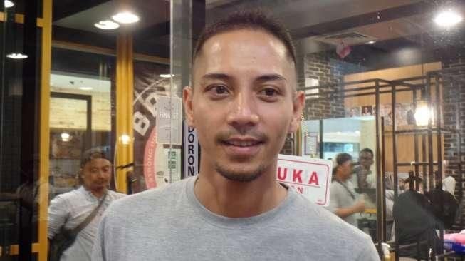 Demi Film Ini Fauzi Baadila Cukur Rambut Nyaris Botak