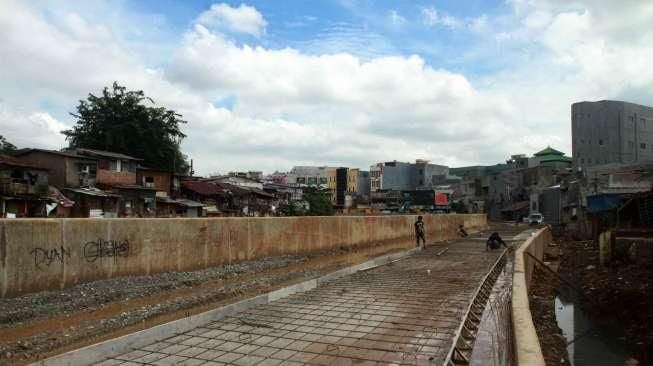 Penambahan Pintu Air di Kampung Pulo