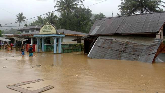 Korban Banjir Solok Selatan Belum Mendapatkan Bantuan