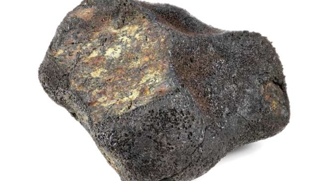 El raro fragmento de meteorito de 4.500 millones de años ha sido redescubierto en un campo fangoso