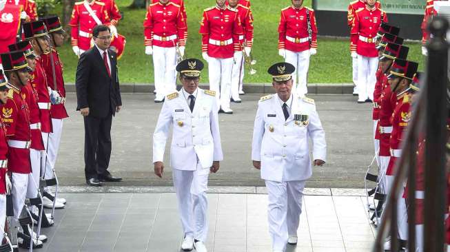 Jokowi Lantik Gubernur dan Wagub