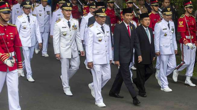 Presiden Joko Widodo melantik tujuh Gubernur dan Wakil Gubernur hasil pilkada serentak.