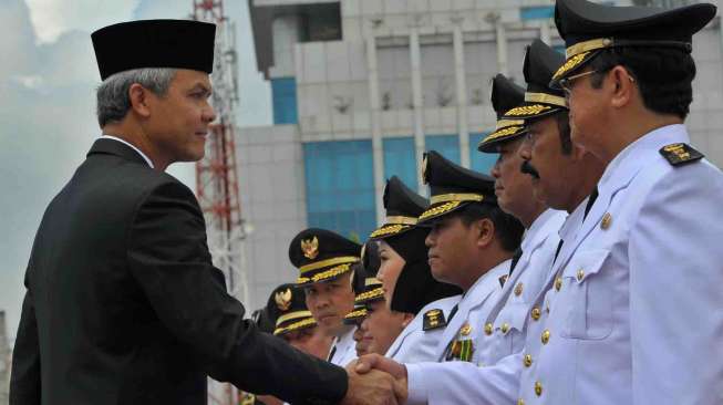 Pelantikan Bupati dan Wali Kota