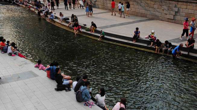 Bening Cheonggyecheon Membelah Seoul