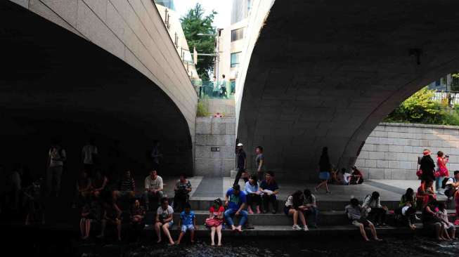 Bening Cheonggyecheon Membelah Seoul