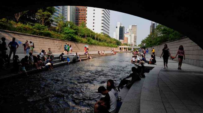 Bening Cheonggyecheon Membelah Seoul