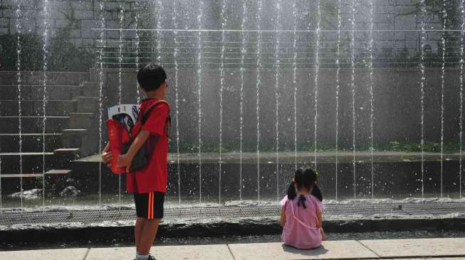 Bening Cheonggyecheon Membelah Seoul