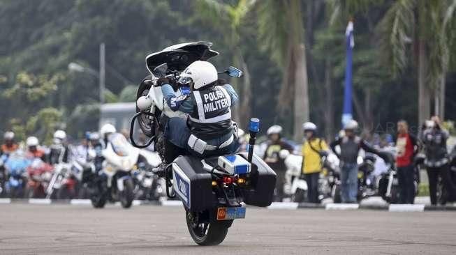 Dimeriahkan dengan atraksi (freestyle) motor anggota Polisi Militer Angkatan Laut. 