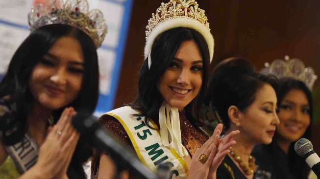 Miss International 2015 datang ke Jakarta untuk menghadiri Malam Grand Final Puteri Indonesia 2016.