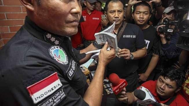 Amankan WNA Pembawa Dolar Palsu