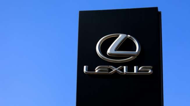 Ilustrasi logo mobil Lexus (Shutterstock).