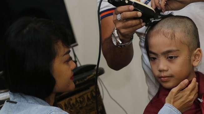 Jupe Potong Rambut Panjangnya