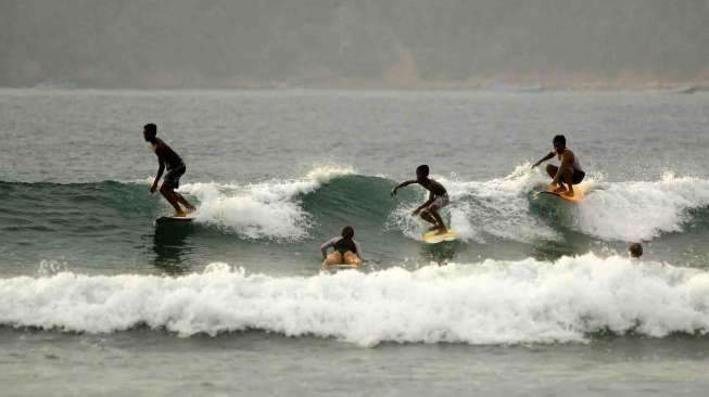 Pulau Merah Surga Baru Peselancar