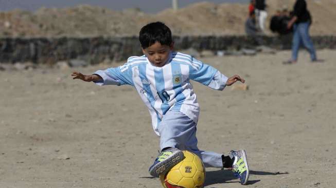 Murtaza Ahmadi Kenakan 'Jersey' dari Messi