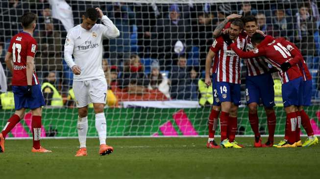 Reaksi bintang Real Madrid Cristiano Ronaldo di akhir derby Madrid. REUTERS/Sergio Perez