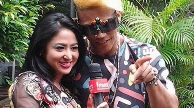 Gandeng Depe, Mantan Penari Latar Shakira Kenalkan "Saldut"