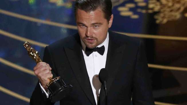 Leonardo DiCaprio Sabet Piala Oscar