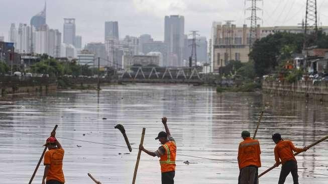 Bersihkan Sampah di BKB