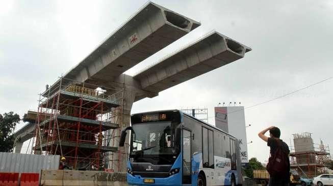 Sebagai salah satu upaya mengurai kemacetan di ibu kota dengan mengoptimalkan moda transportasi umum. 