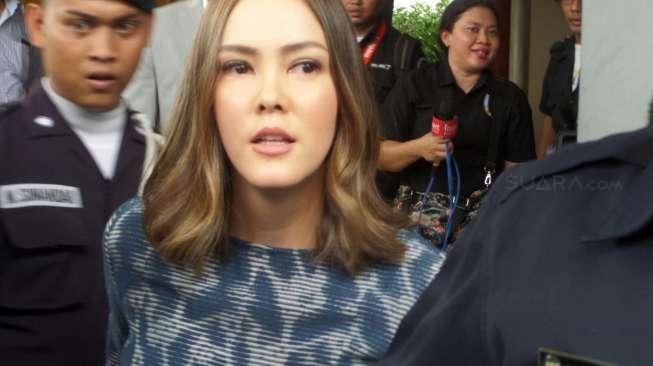 Cathy Sharon Hadirkan Ayah Mertua di Sidang Cerai