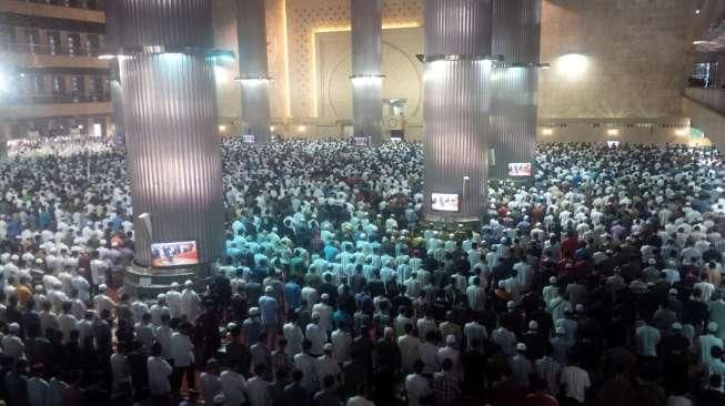 Ribuan Warga Salat Gerhana Matahari di Istiqlal