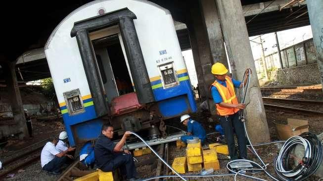 Kereta Api Senja Utama Anjlok