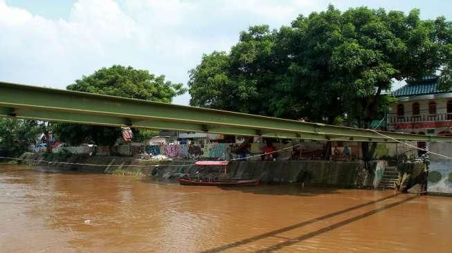 Pembangunan JPO Ciliwung