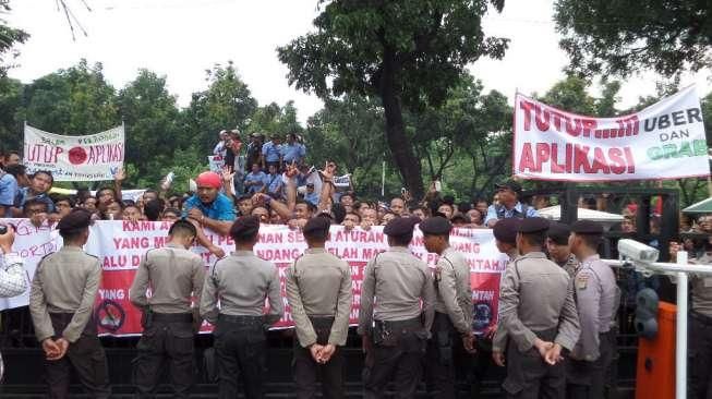 Demo Kantor Ahok, Para Supir Tolak Transportasi Berbasis Online