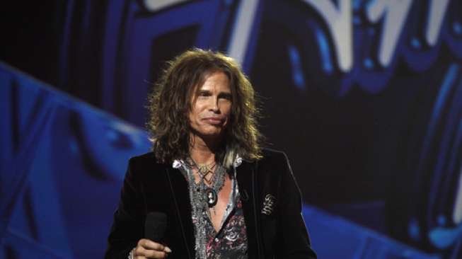 Vokalis Aerosmith Pamer Pacar 'Brondong'