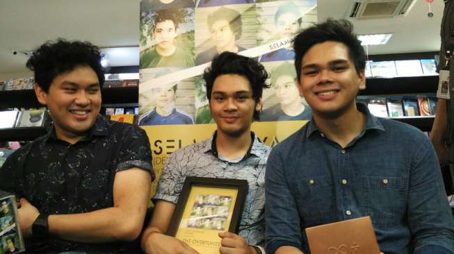 The Overtunes 'Pinang' Raisa di Konser Kahitna