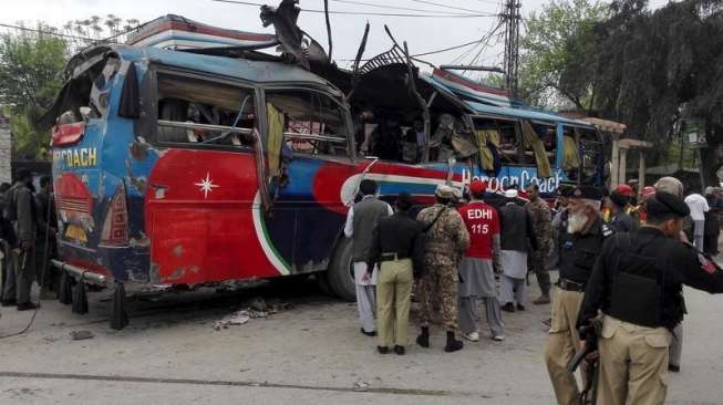 Bus PNS Pakistan Dibom, 16 Tewas