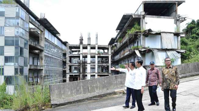 Jokowi Tinjau Proyek Mangkrak Hambalang