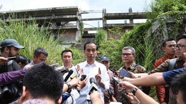 Hari Ini, Jokowi Tinjau Proyek Jalan Tol Pertama di Kalimantan