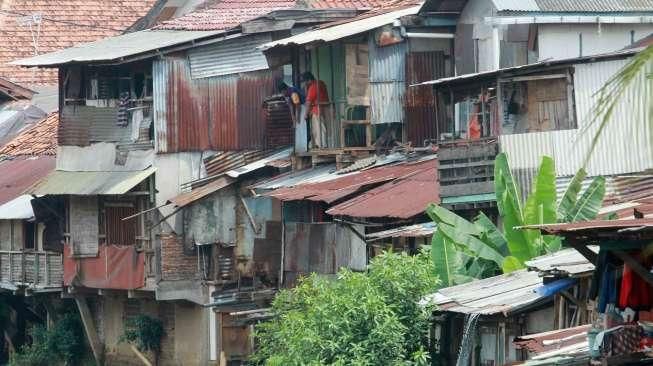 Suasana kawasan Kampung Berlan, Jakarta Timur, Sabtu (19/3/2016), yang termasuk akan segera ditertibkan oleh Pemprov DKI Jakarta. [Suara.com/Oke Atmaja]