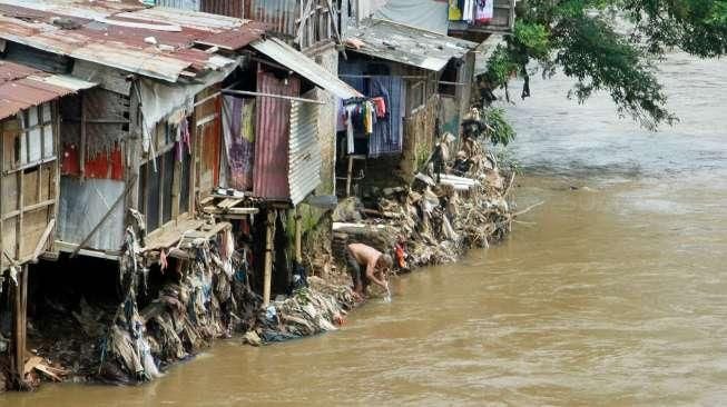 Suasana kawasan Kampung Berlan, Jakarta Timur, Sabtu (19/3/2016), yang termasuk akan segera ditertibkan oleh Pemprov DKI Jakarta. [Suara.com/Oke Atmaja]