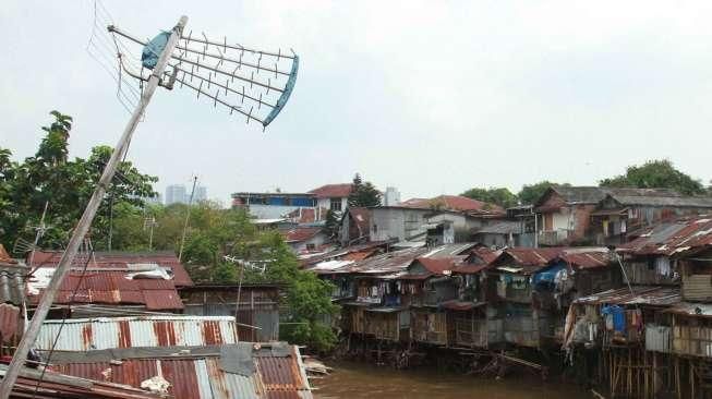 Suasana kawasan Kampung Berlan, Jakarta Timur, Sabtu (19/3/2016), yang termasuk akan segera ditertibkan oleh Pemprov DKI Jakarta. [Suara.com/Oke Atmaja]