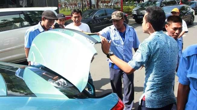 Luapan Emosi Perempuan Korban Anarkis Sopir Taksi