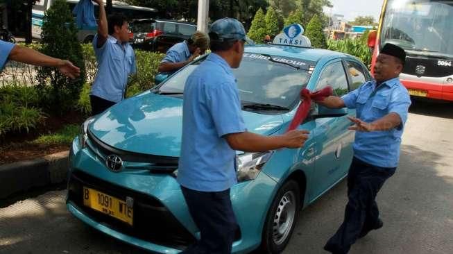 Blue Bird Klaim Taksinya Beroperasi Normal