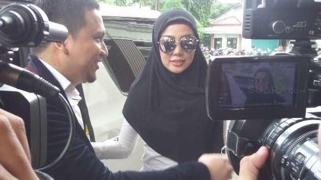 Jalani Sidang Cerai, Bella Sophie : Capek Digantung-gantung