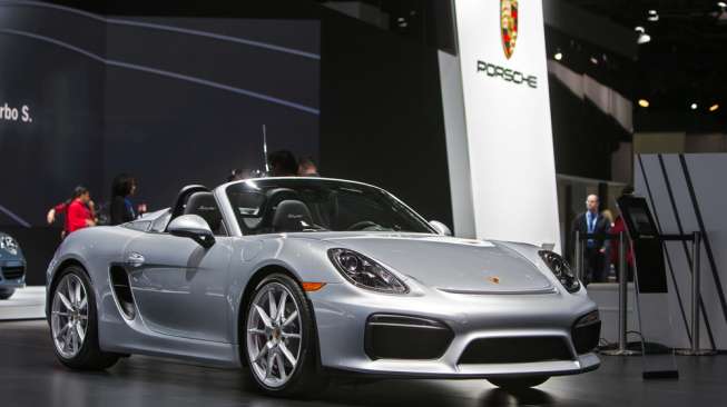 Porsche Boxster Spyder (Shutterstock)