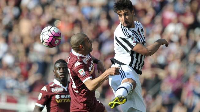 Hina Wasit, Khedira Kena Sanksi