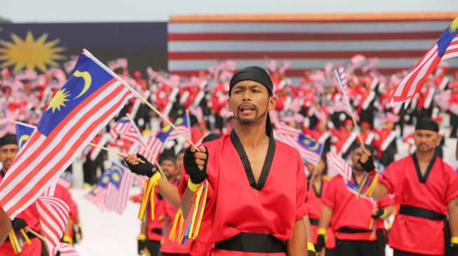 90 Ribu Orang Malaysia Punya Izin Bawa Senjata