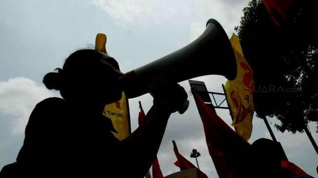 Membuat rakyat kehilangan penghidupannya dan menuntut segera dijalankan reforma agraria. 