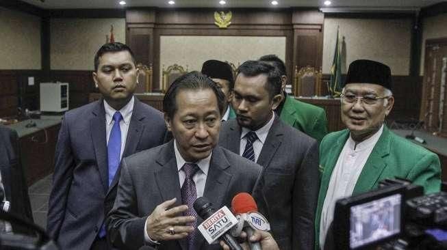 Hakim memutuskan untuk menunda sidang akibat ketidak hadiran kuasa hukum dari Menkopolhukam.