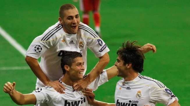 Kaka (kanan) lakukan selebrasi bersama Cristiano Ronaldo dan Karim Benzema saat masih memperkuat Real Madrid [Shutterstock]