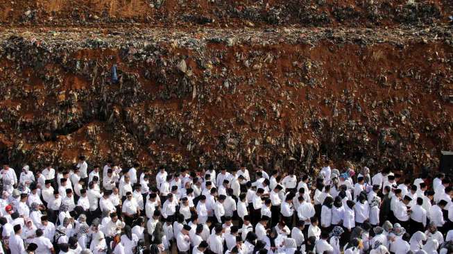 Sebanyak 435 Kepala Sekolah Resmi Dilantik di Tempat Sampah