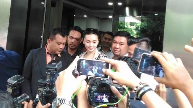 Ini Isi Surat Permintaan Maaf Zaskia Gotik kepada Presiden Jokowi