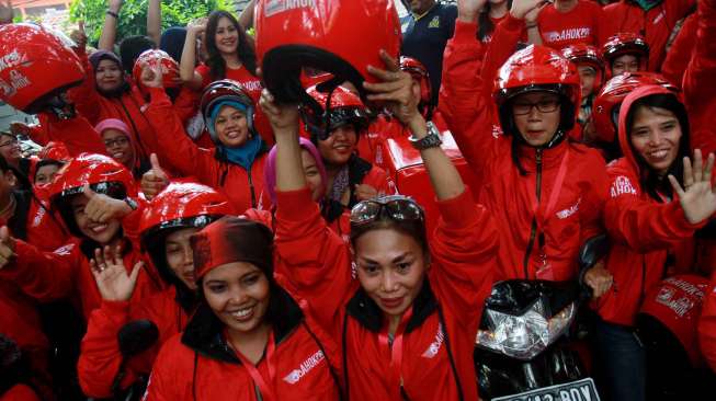100 "Lady Bikers" GoAhok Kumpulkan KTP DKI
