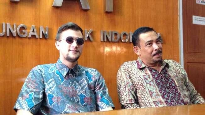 Stuart Collin Datangi KPAI saat Sakit dan Mata Bengkak