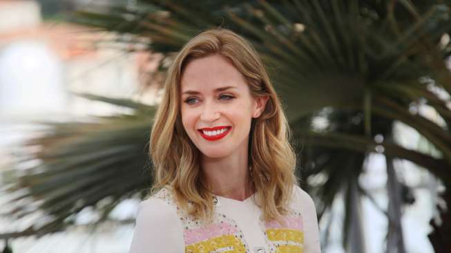 Emily Blunt attends a photocall for 'Sicario' during the 68th annual Cannes Film Festival on May 19, 2015 in Cannes, France.